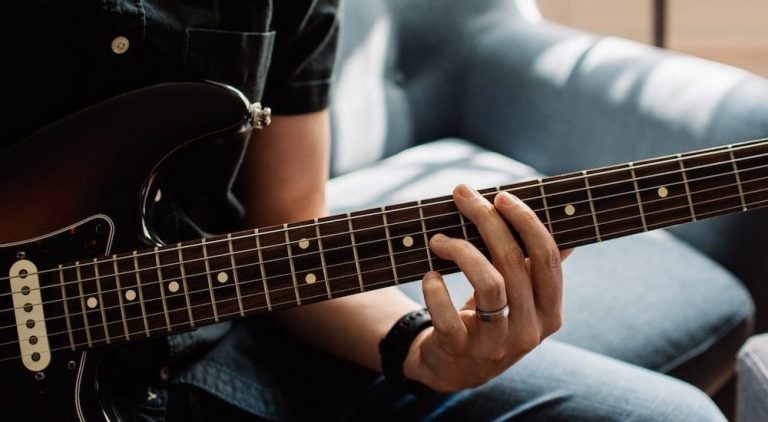 Online Guitar Shopping Is Your Easy Way!