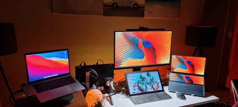 How A 6 Monitor Setup Can Improve Your Workflow