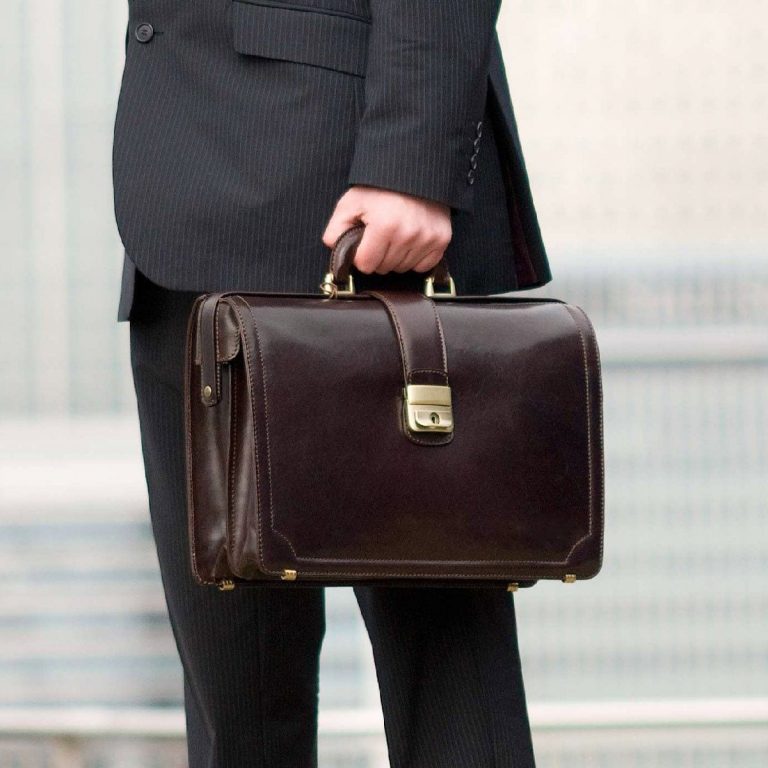 Best Rolling Briefcase For Lawyers - Three Considerations When Shopping For Lawyers'