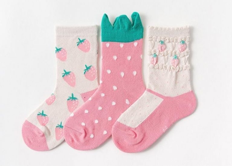 5 Unique Socks from Japan: Crew Socks, Tabi, and More!