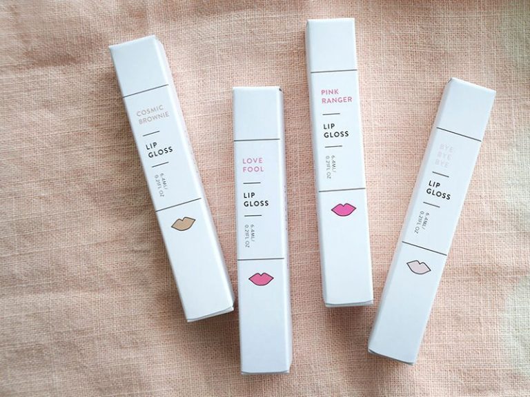 What Type of Things You Should Add To The Lip Gloss Packaging Boxes?
