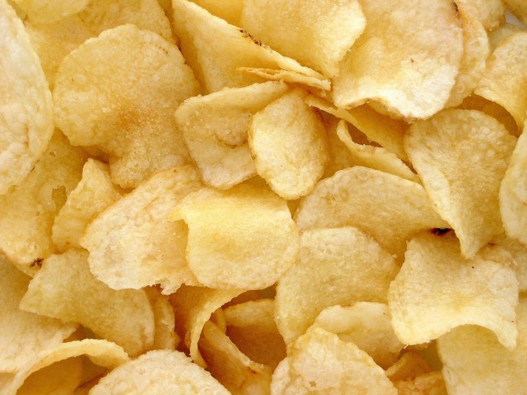 How can you show some health benefits of banana chips?