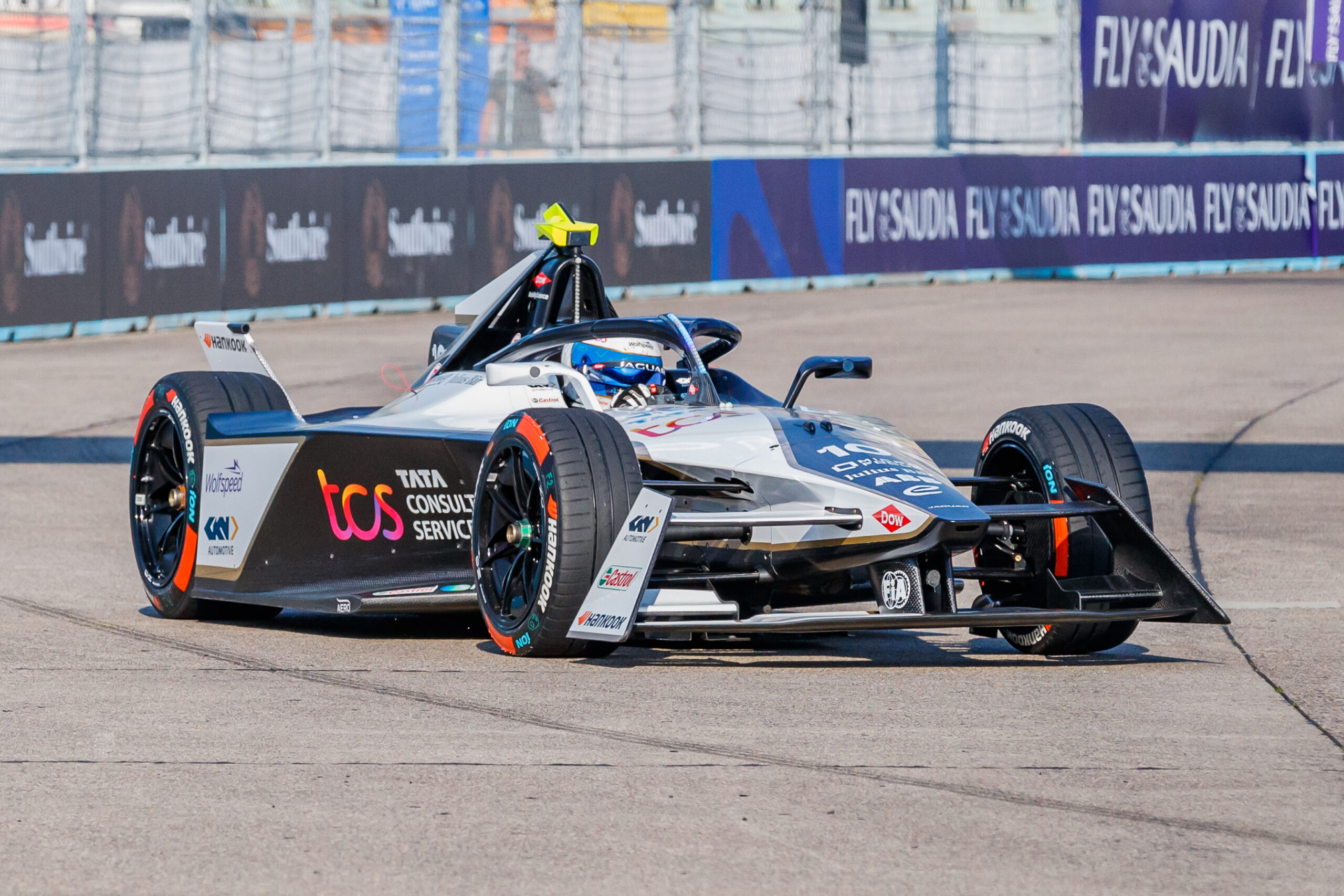 Fast Track to Victory: MotorsportsBetting on Betwinner