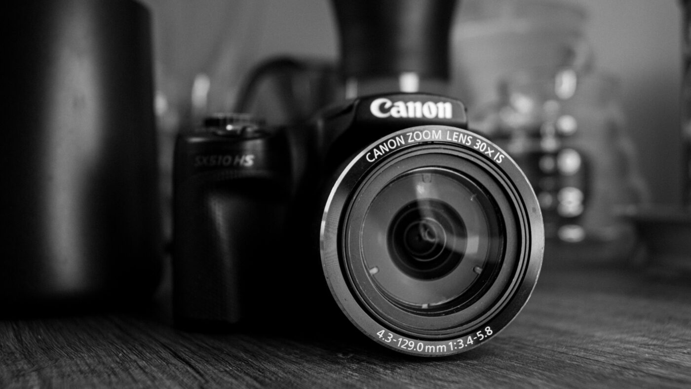 DSLR vs Video Camera: Which One Should You Buy? 